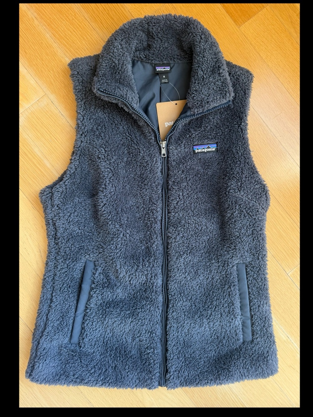 NWT: women’s patagonia teddy vest